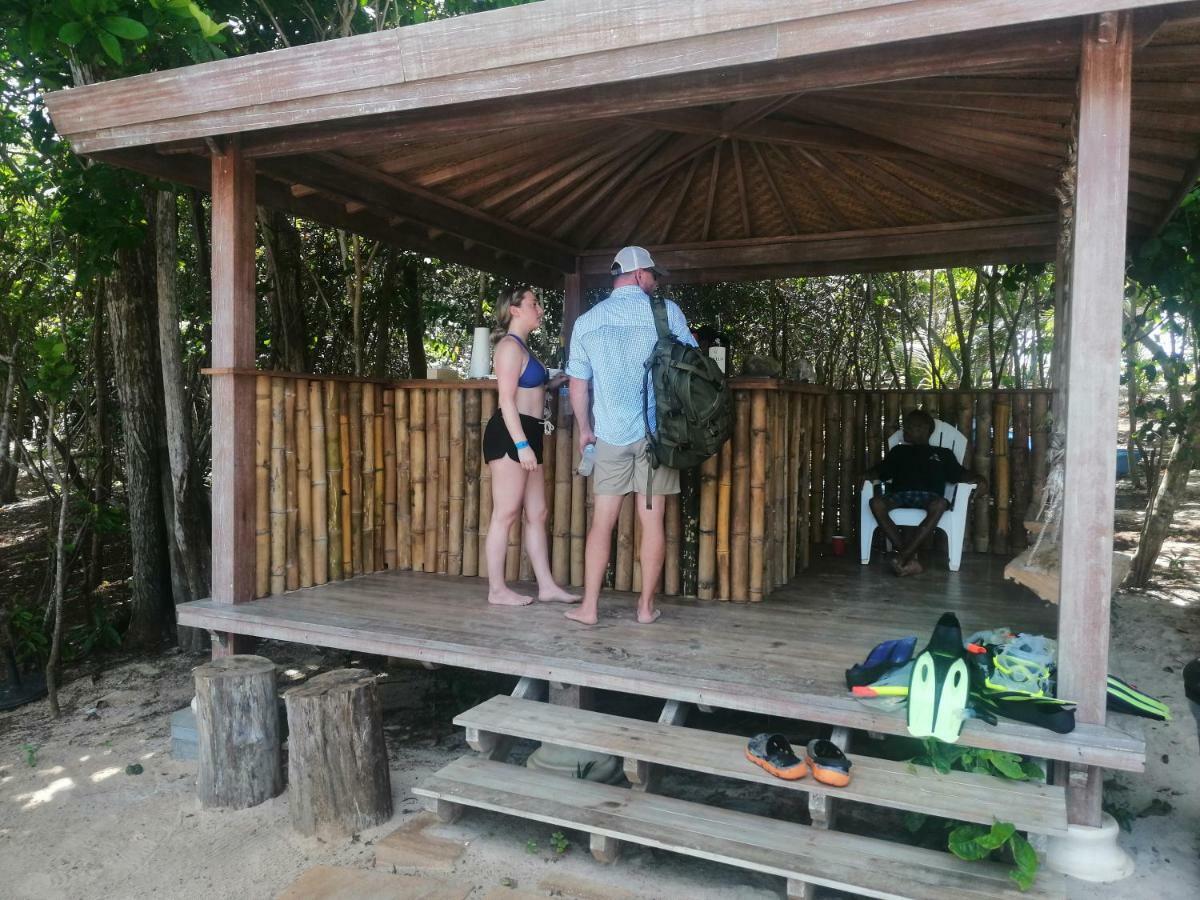 Sonny Island Resort Cabanas Frente Al Mar Punta Bajo Rico Eksteriør billede